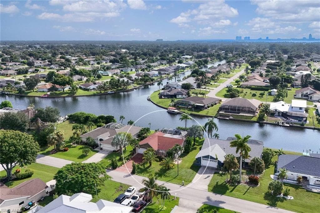 519 SE 20th CT CAPE CORAL, FL 33990