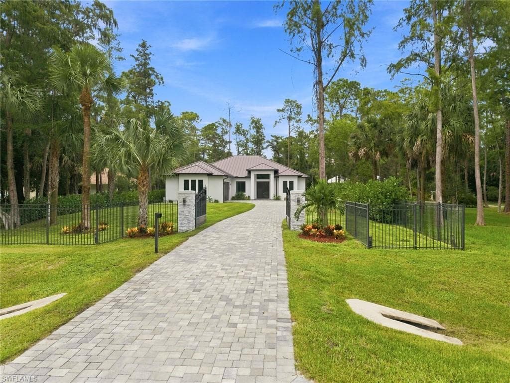 5221 Hickory Wood DR NAPLES, FL 34119
