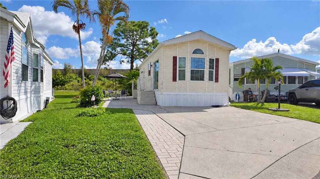 10915 Snowy Egret CIR ESTERO, FL 33928