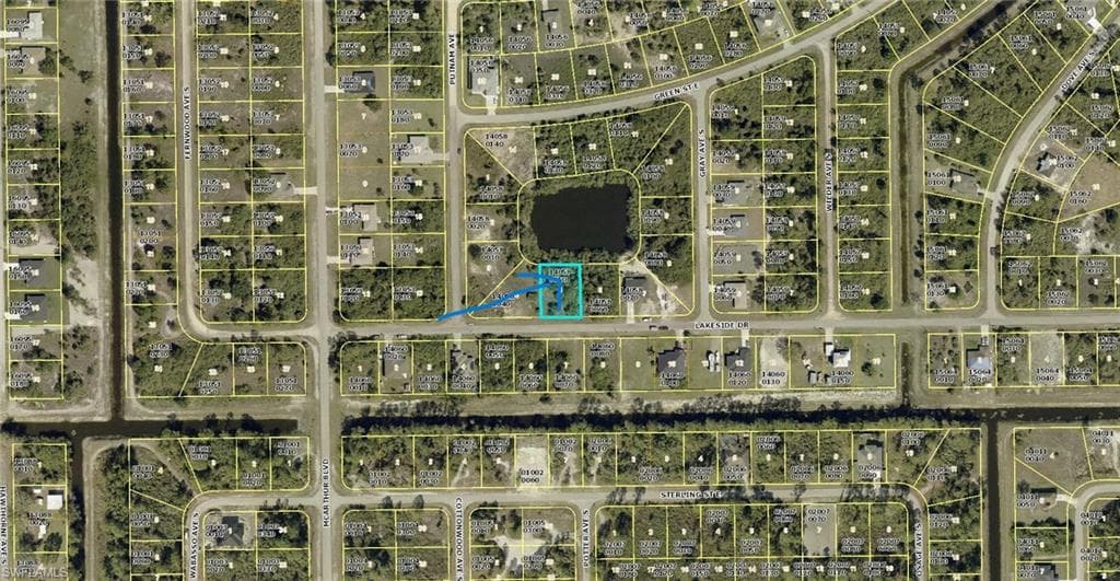 927 Lakeside DR LEHIGH ACRES, FL 33974