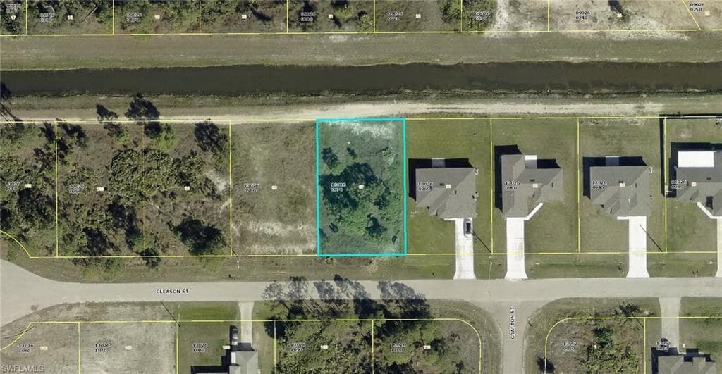 925 Gleason ST LEHIGH ACRES, FL 33974