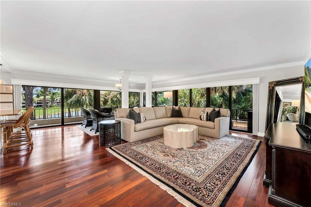 105 Clubhouse LN 389 NAPLES, FL 34105