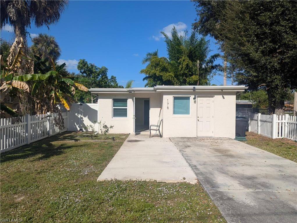 178 Evergreen RD NORTH FORT MYERS, FL 33903