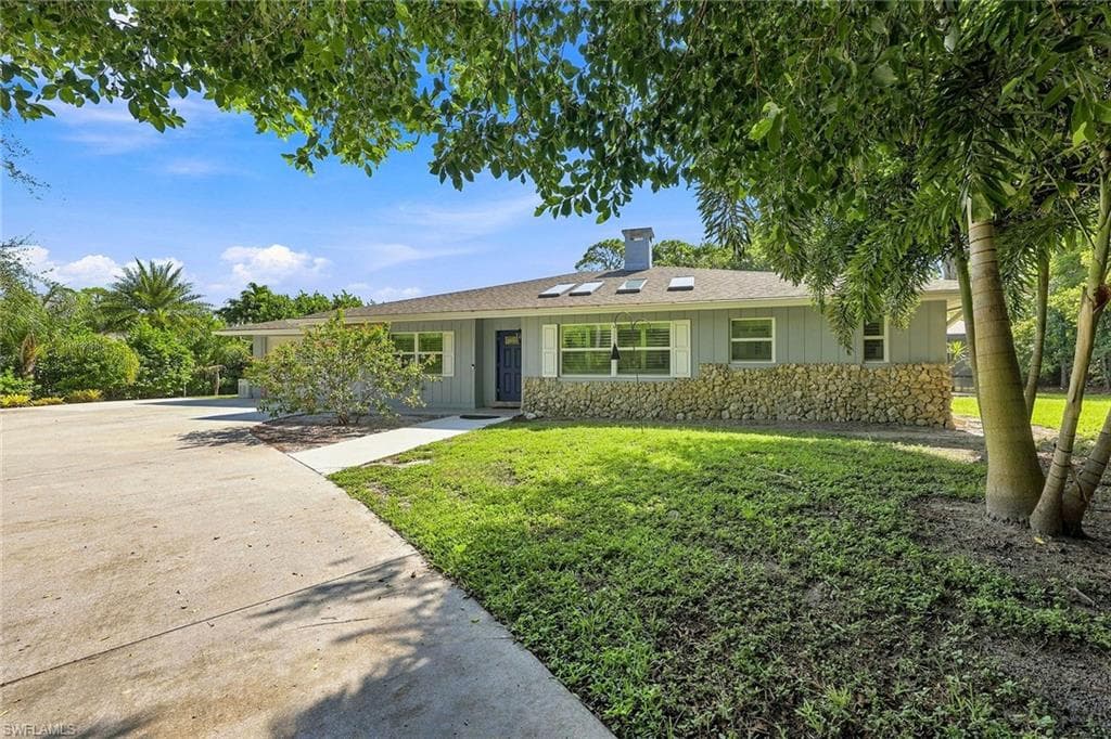 6574 Trail BLVD NAPLES, FL 34108