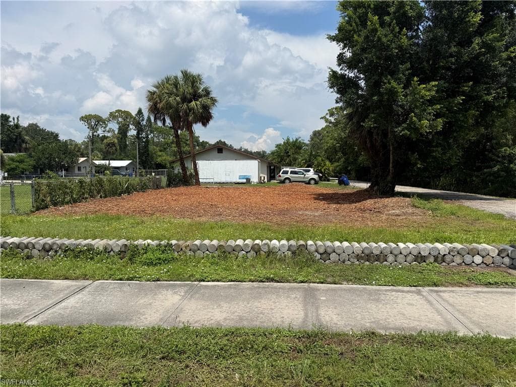1209 Laurel DR NORTH FORT MYERS, FL 33917