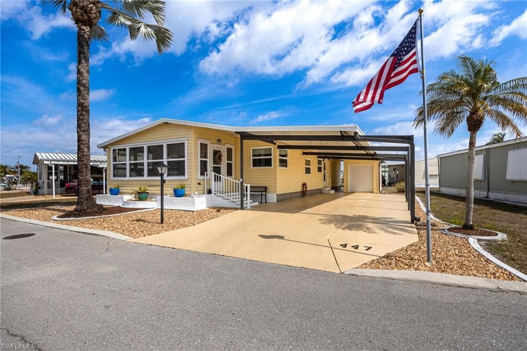 447 Snead DR NORTH FORT MYERS, FL 33903