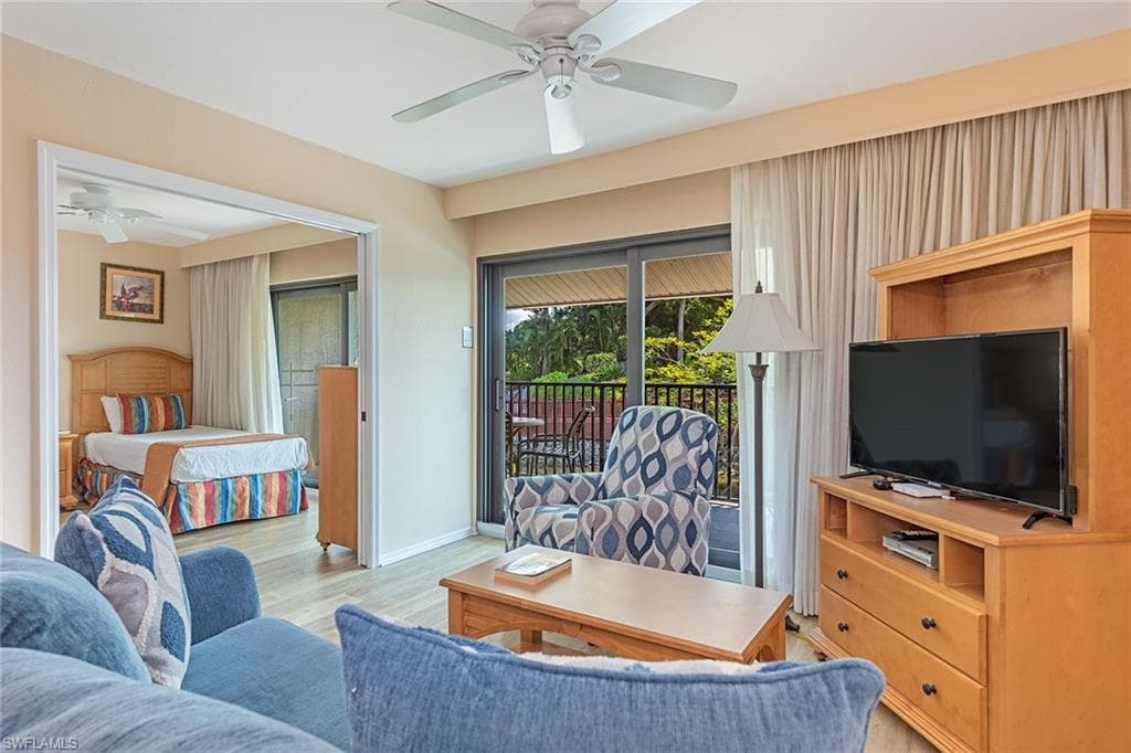 600 Neapolitan WAY 212 NAPLES, FL 34103