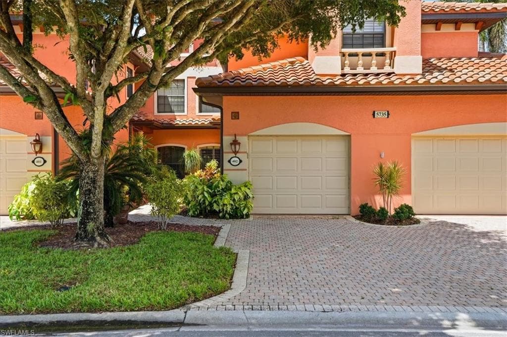 5735 Grande Reserve WAY 402 NAPLES, FL 34110