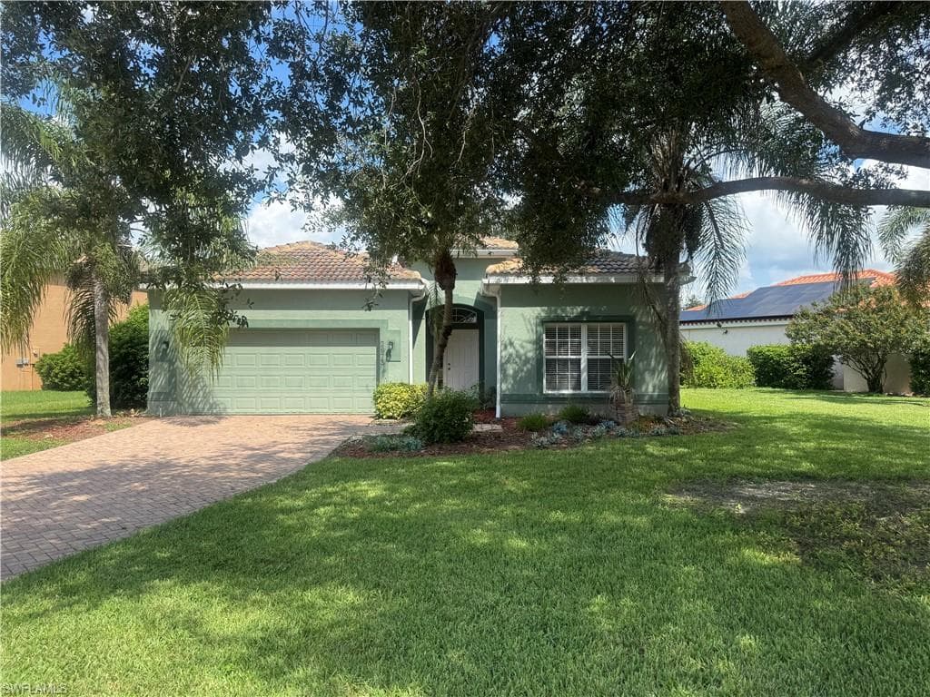 2673 Fishtail Palm CT NAPLES, FL 34120
