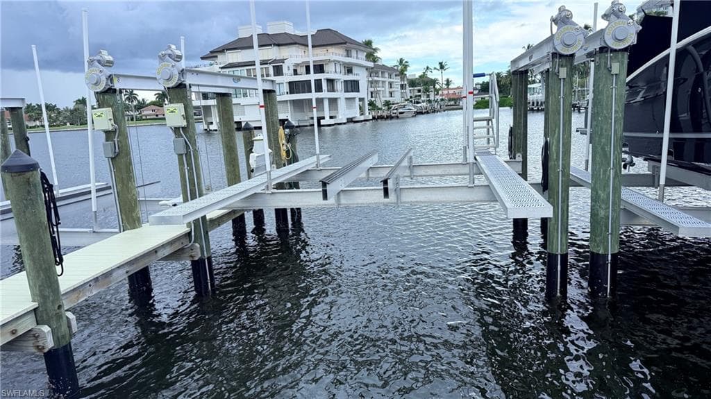 4450 Gulf Shore BLVD N NAPLES, FL 34103
