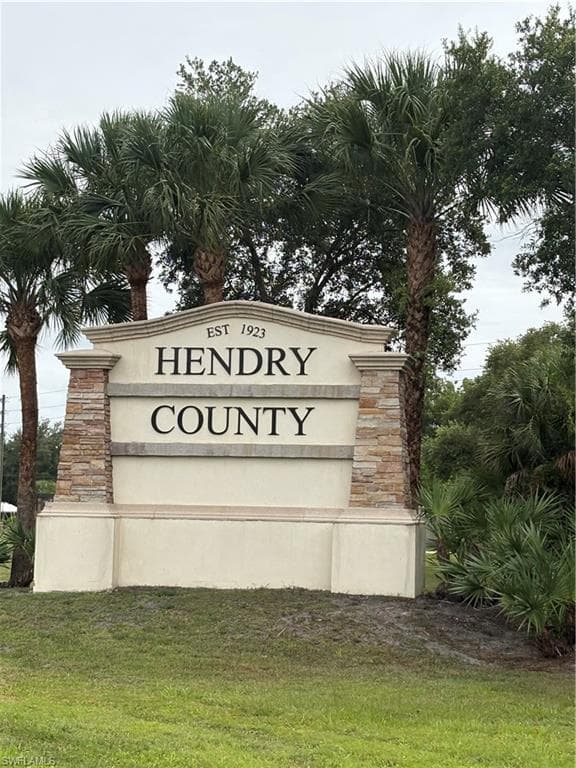 2484 Hendry Isles BLVD CLEWISTON, FL 33440