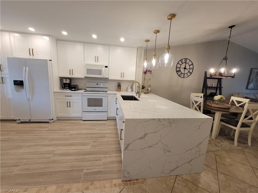 7761 Jewel LN 204 NAPLES, FL 34109