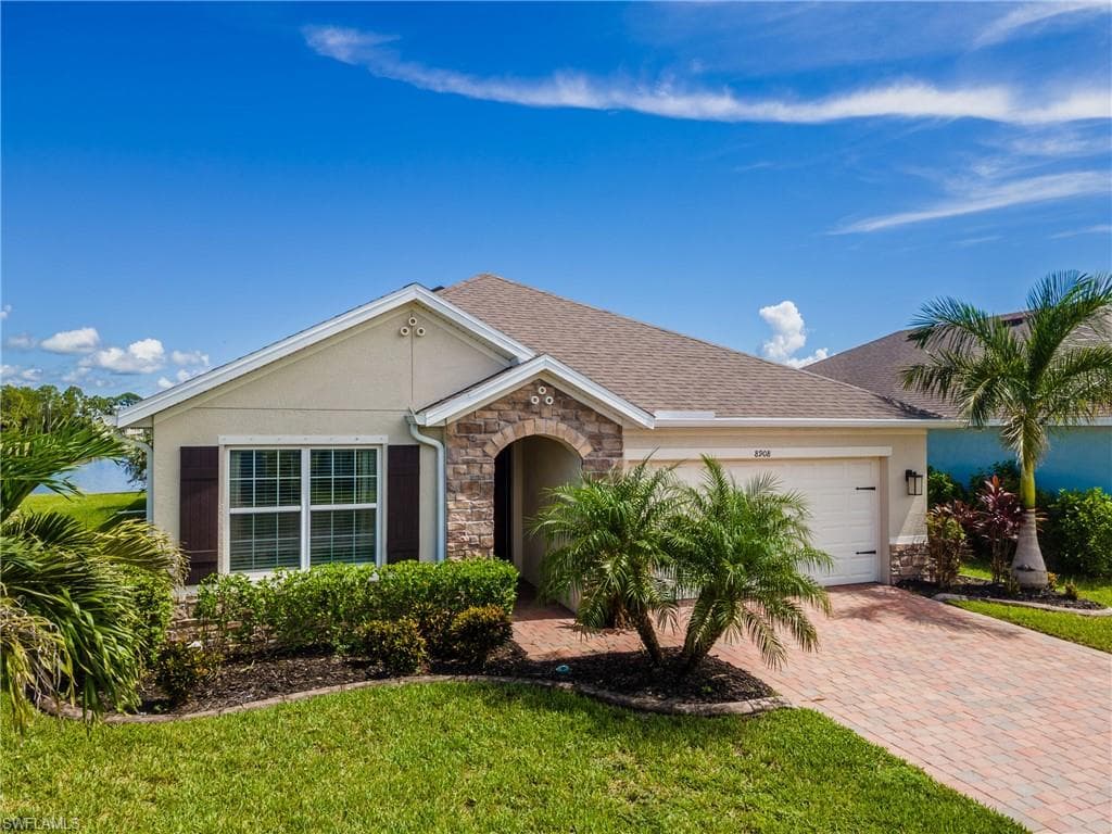 8908 Cascade Price CIR NORTH FORT MYERS, FL 33917