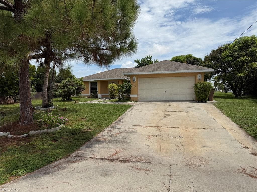 409 Candlewick CIR E LEHIGH ACRES, FL 33936