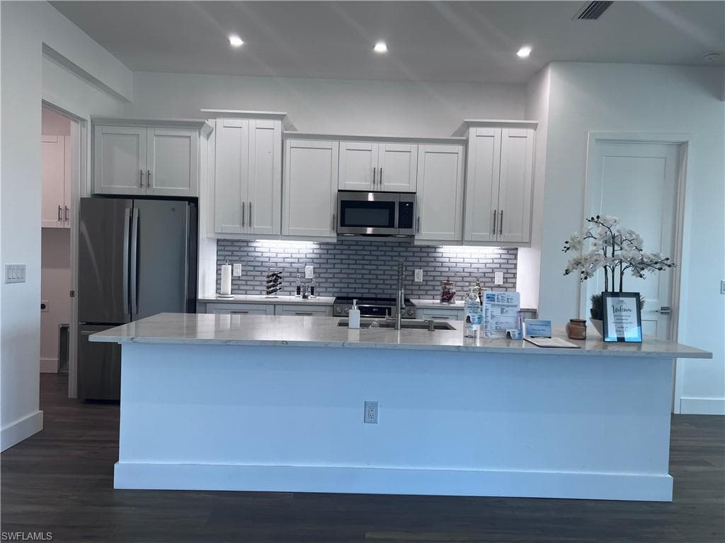 2803 44th ST SW LEHIGH ACRES, FL 33976