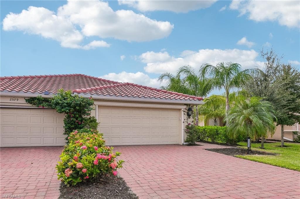 2583 Vine AVE NAPLES, FL 34120