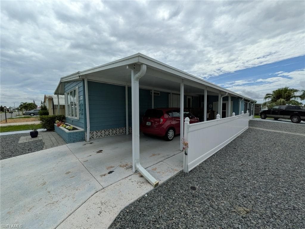 9033 Flamingo CIR NORTH FORT MYERS, FL 33903