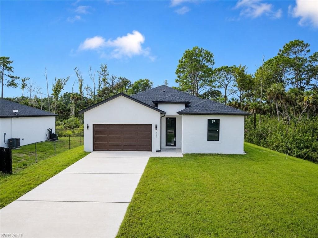 621 GREENBRIAR BLVD LEHIGH ACRES, FL 33972