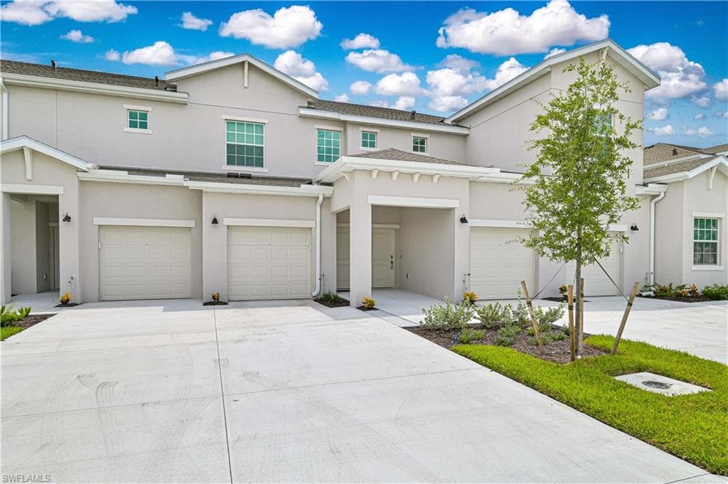 20550 Hazelnut CT S LEHIGH ACRES, FL 33928