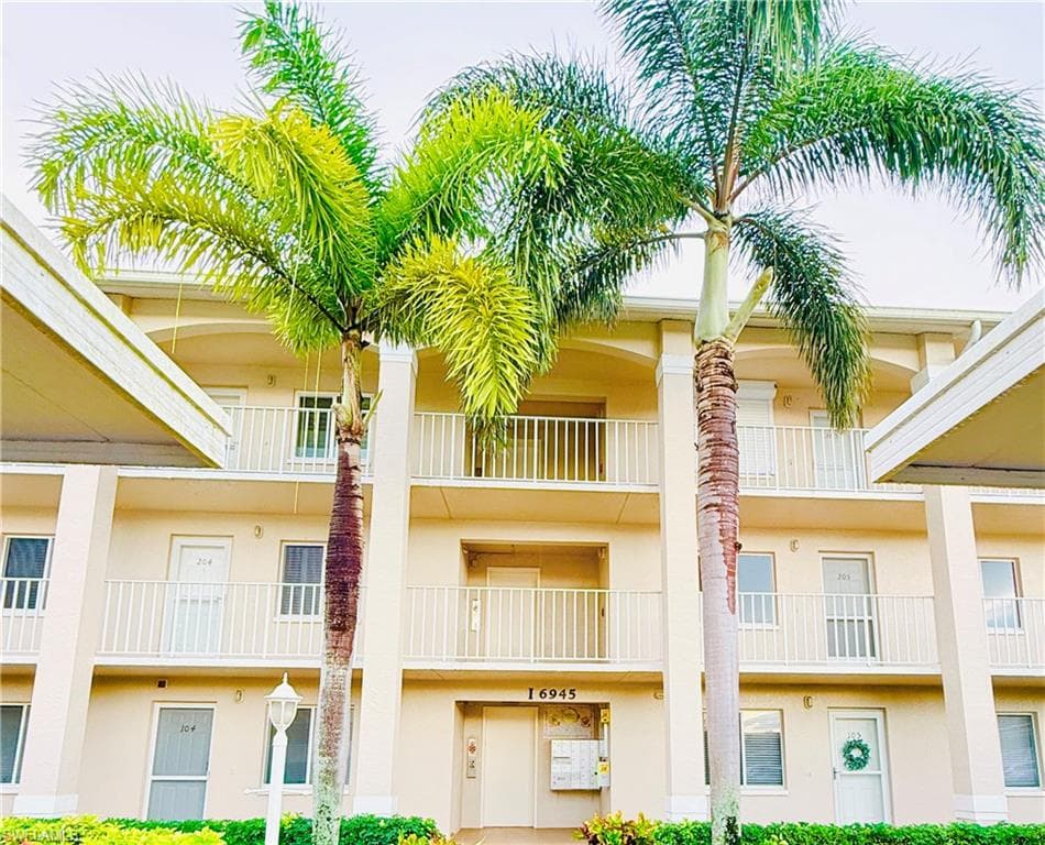 6945 Dennis CIR i206 NAPLES, FL 34104