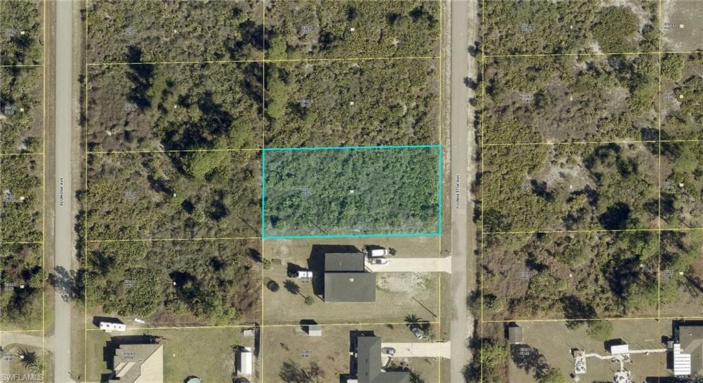 1215 Poinsettia AVE LEHIGH ACRES, FL 33972