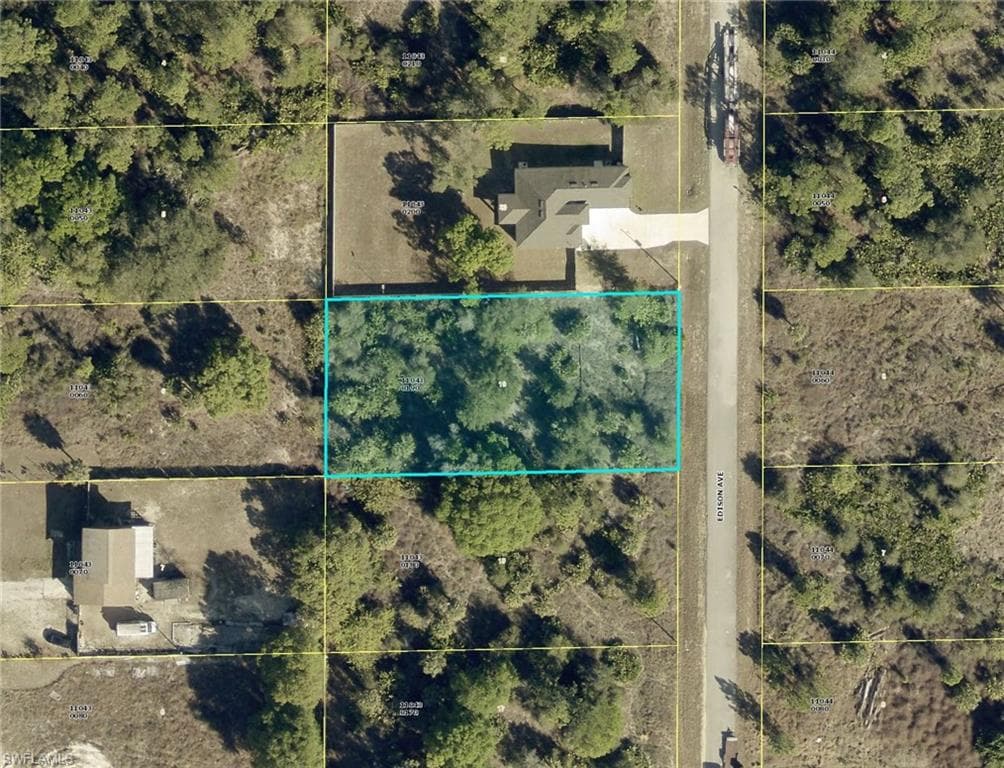 1513 Edison AVE LEHIGH ACRES, FL 33972