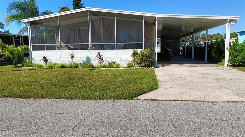 515 Blossom CT NORTH FORT MYERS, FL 33917