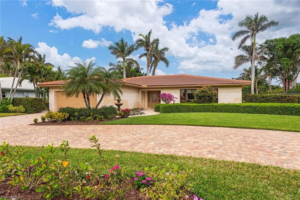 717 Park Shore DR NAPLES, FL 34103