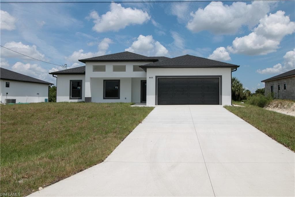 945 Commodore ST LEHIGH ACRES, FL 33974