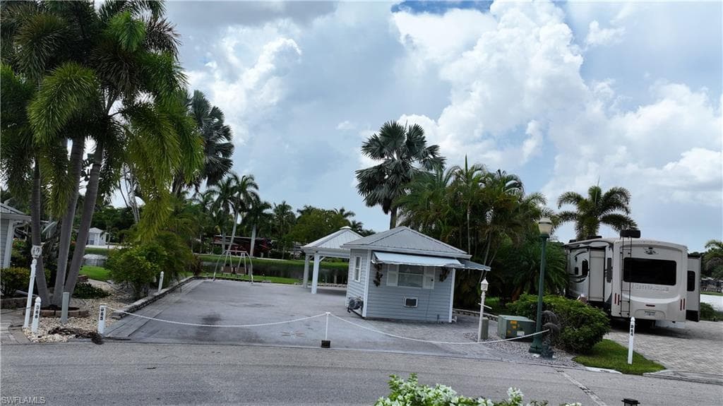 10210 Surfwood CT FORT MYERS, FL 33905