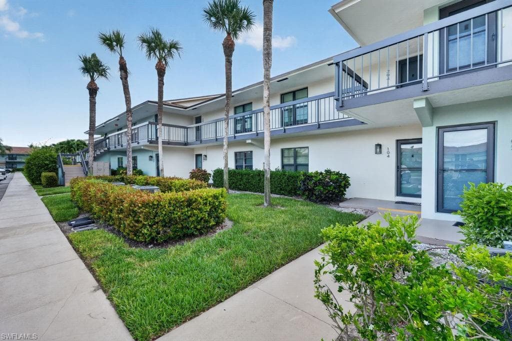 35 Greenbrier ST 6-104 MARCO ISLAND, FL 34145