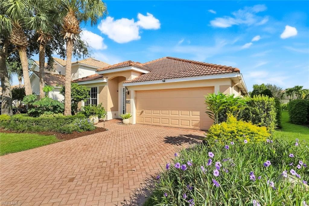 2095 Sagebrush CIR NAPLES, FL 34120