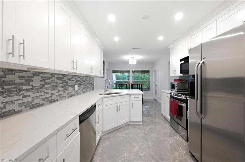 756 Reef Point CIR NAPLES, FL 34108