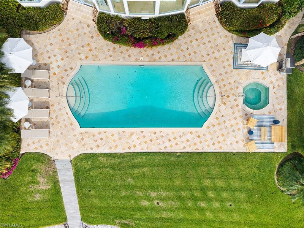 1060 Galleon DR NAPLES, FL 34102