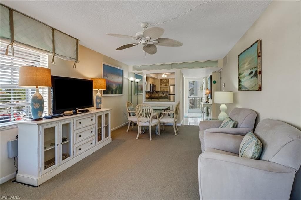5 High Point CIR W 211 NAPLES, FL 34103