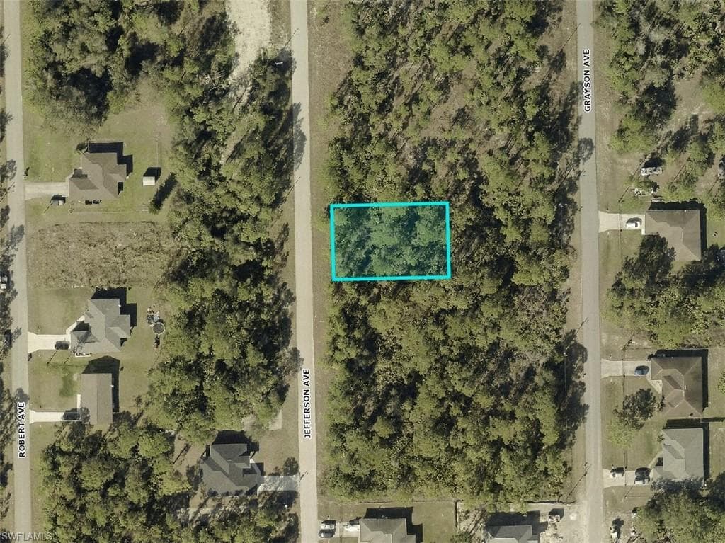 2012 Jefferson AVE ALVA, FL 33920