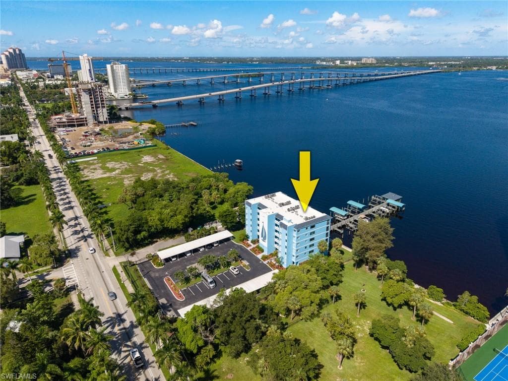 2711 First ST 304 FORT MYERS, FL 33916