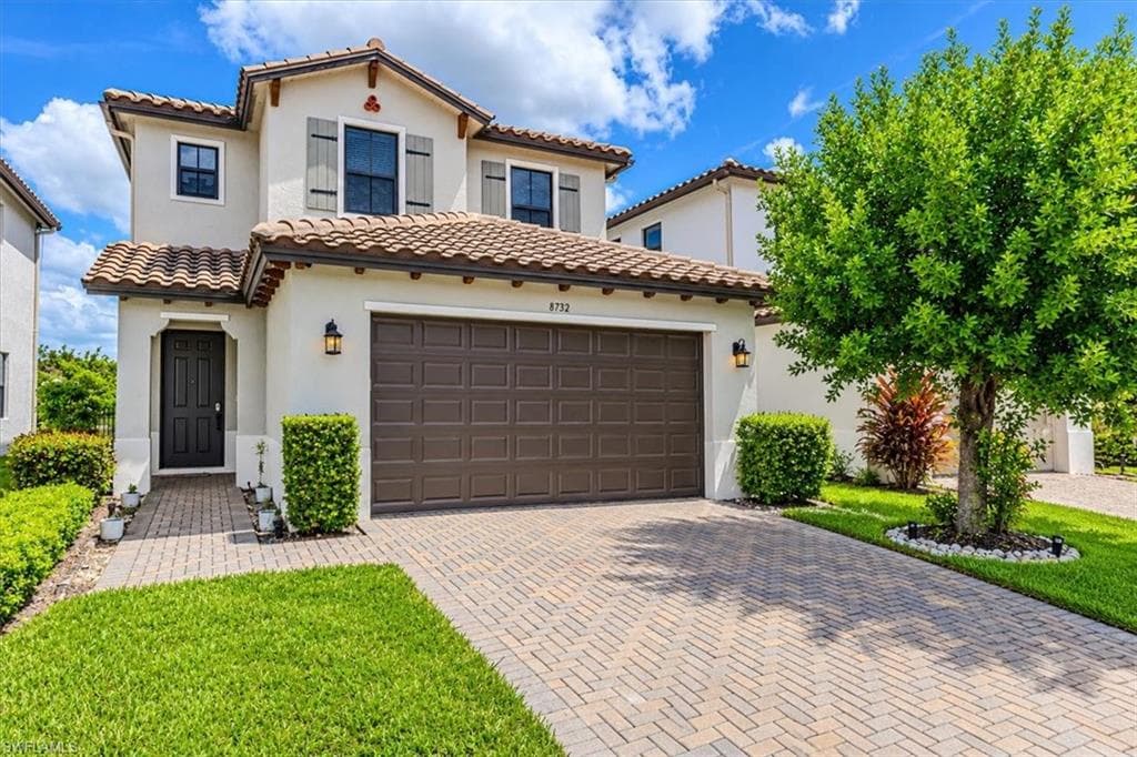 8732 Madrid CIR NAPLES, FL 34104