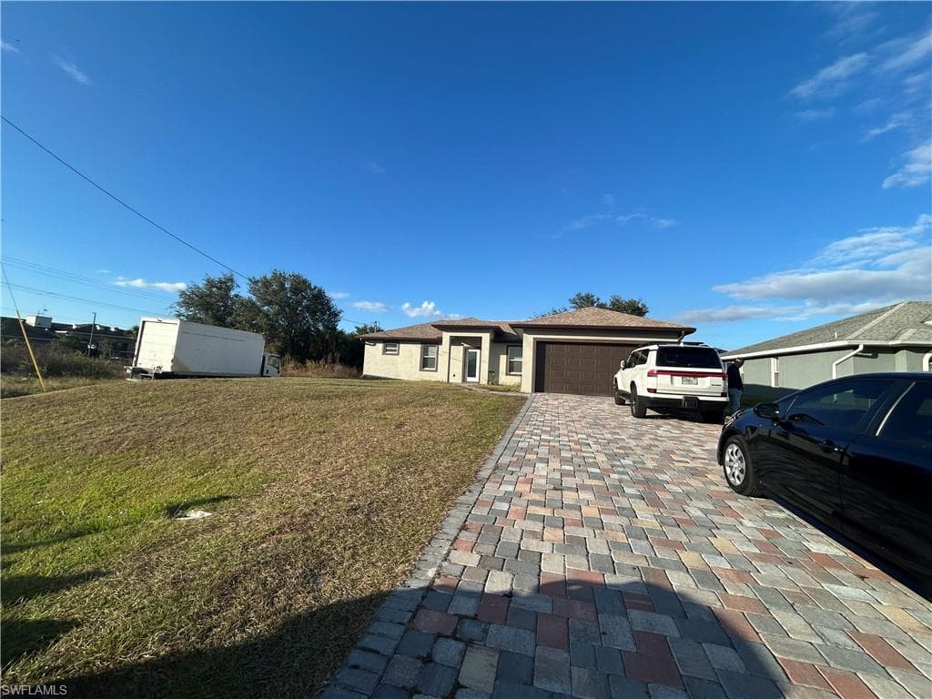 811 Milwaukee BLVD LEHIGH ACRES, FL 33974