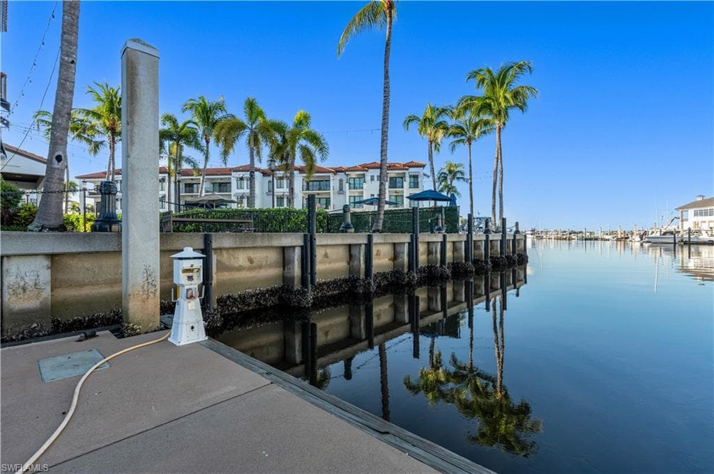 1500 5th AVE S NAPLES, FL 34102
