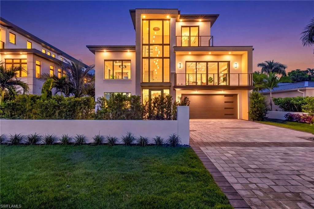 1085 SANDPIPER ST NAPLES, FL 34102