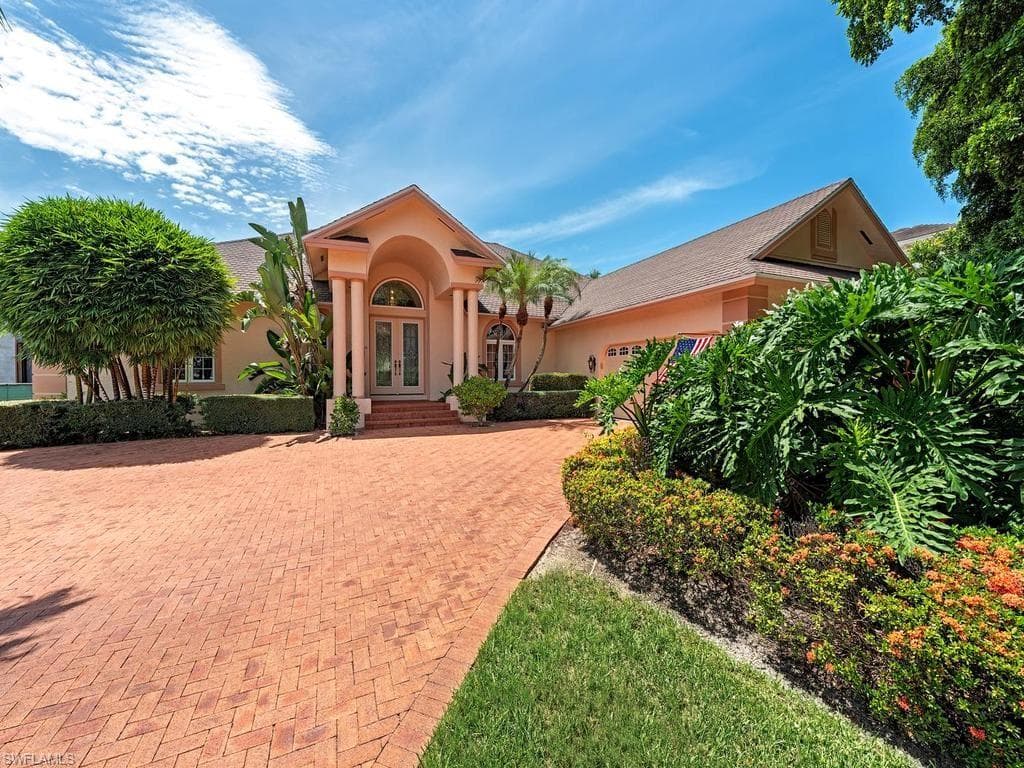1620 3rd ST S NAPLES, FL 34102