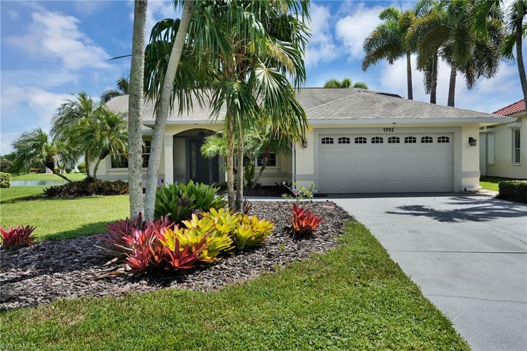 1982 Crown Pointe BLVD NAPLES, FL 34112