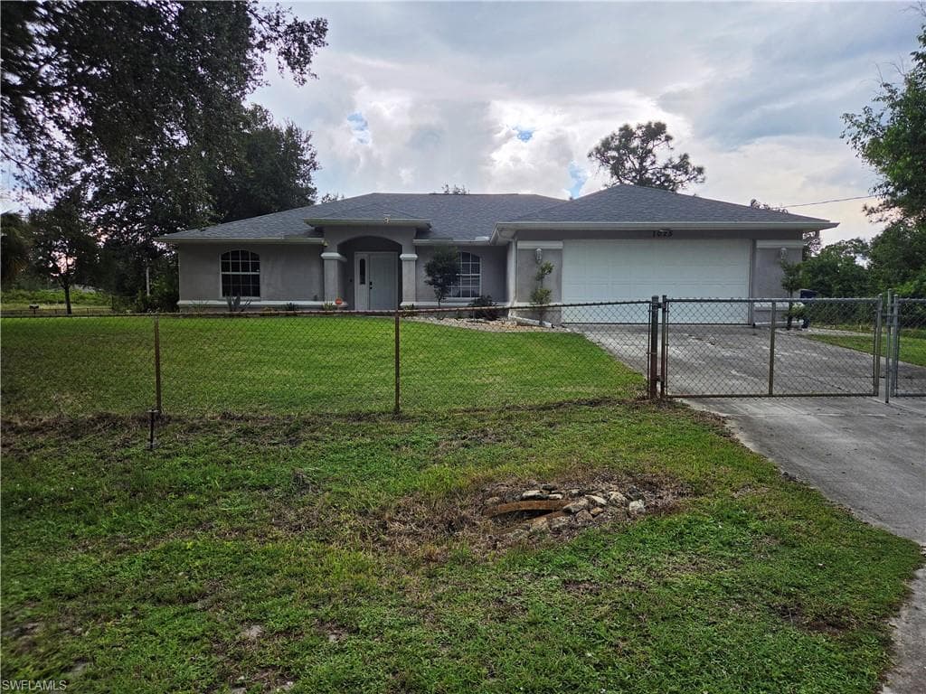 1025 Iris ST E LEHIGH ACRES, FL 33974