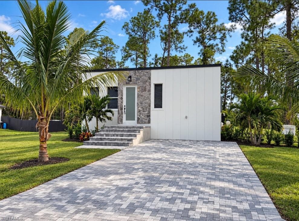 1102 E 11th ST LEHIGH ACRES, FL 33972