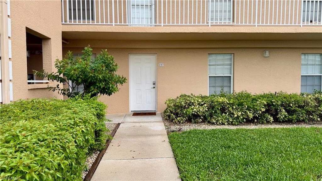 9640 Victoria LN 107 NAPLES, FL 34109