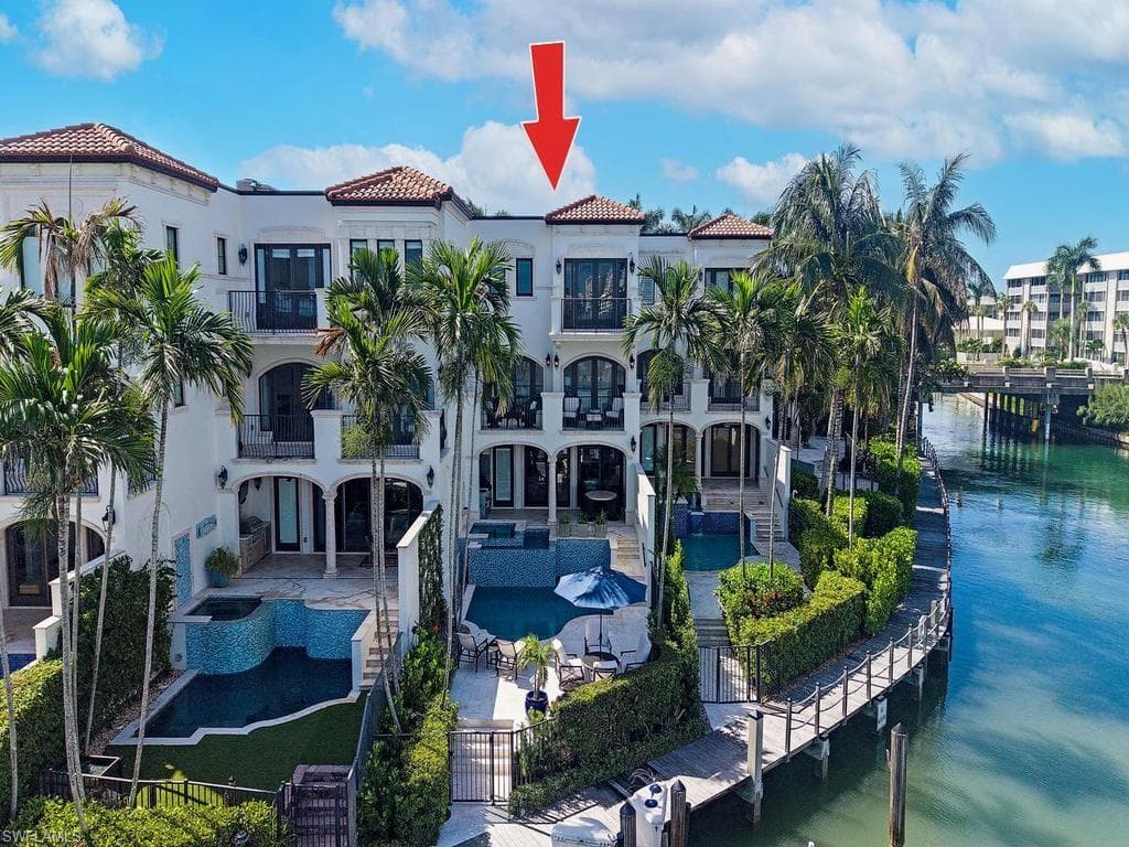 221 Harbour DR 6 NAPLES, FL 34103