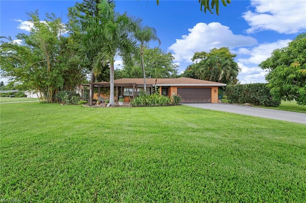 511 Eastwood DR NAPLES, FL 34110