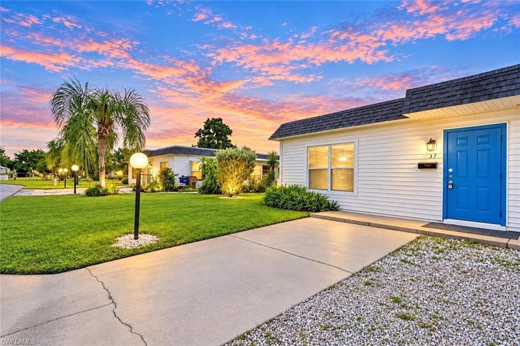 37 Hamlin CT LEHIGH ACRES, FL 33936