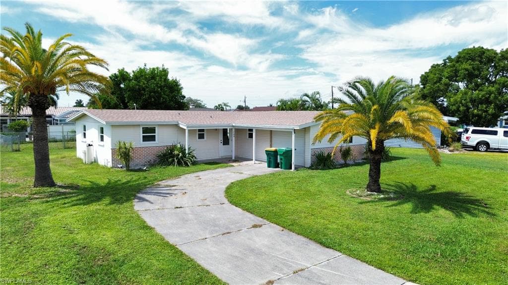 160 Francis DR NE PORT CHARLOTTE, FL 33952